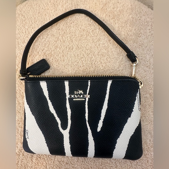 Coach Zebra Black and White Crossgrain Leather Corner Zip Wristlet - Picture 4 of 10